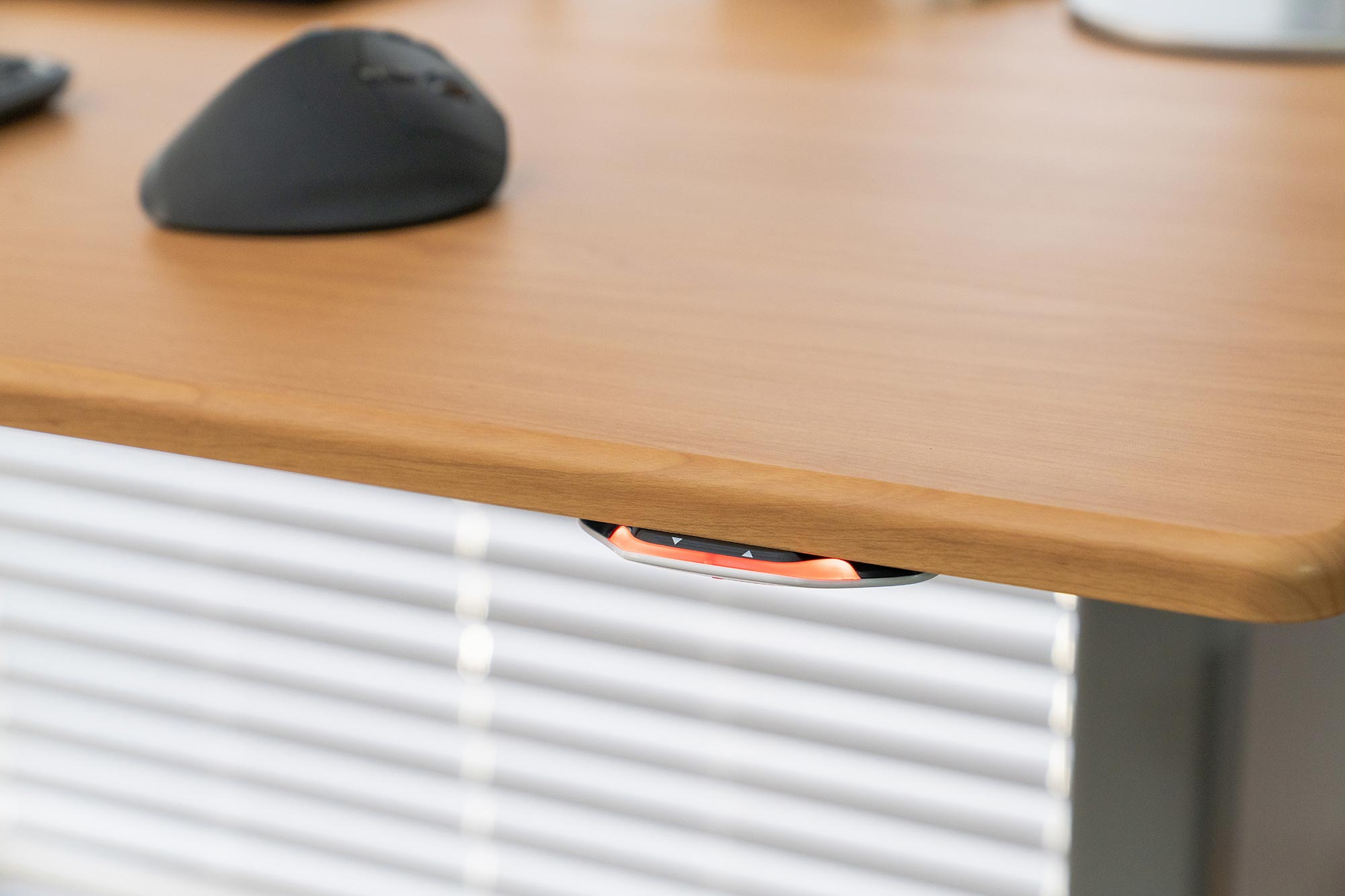 Close Up of Jaxson Standing Desk Handset, Almond Cherry Top on Starlight Silver Base
