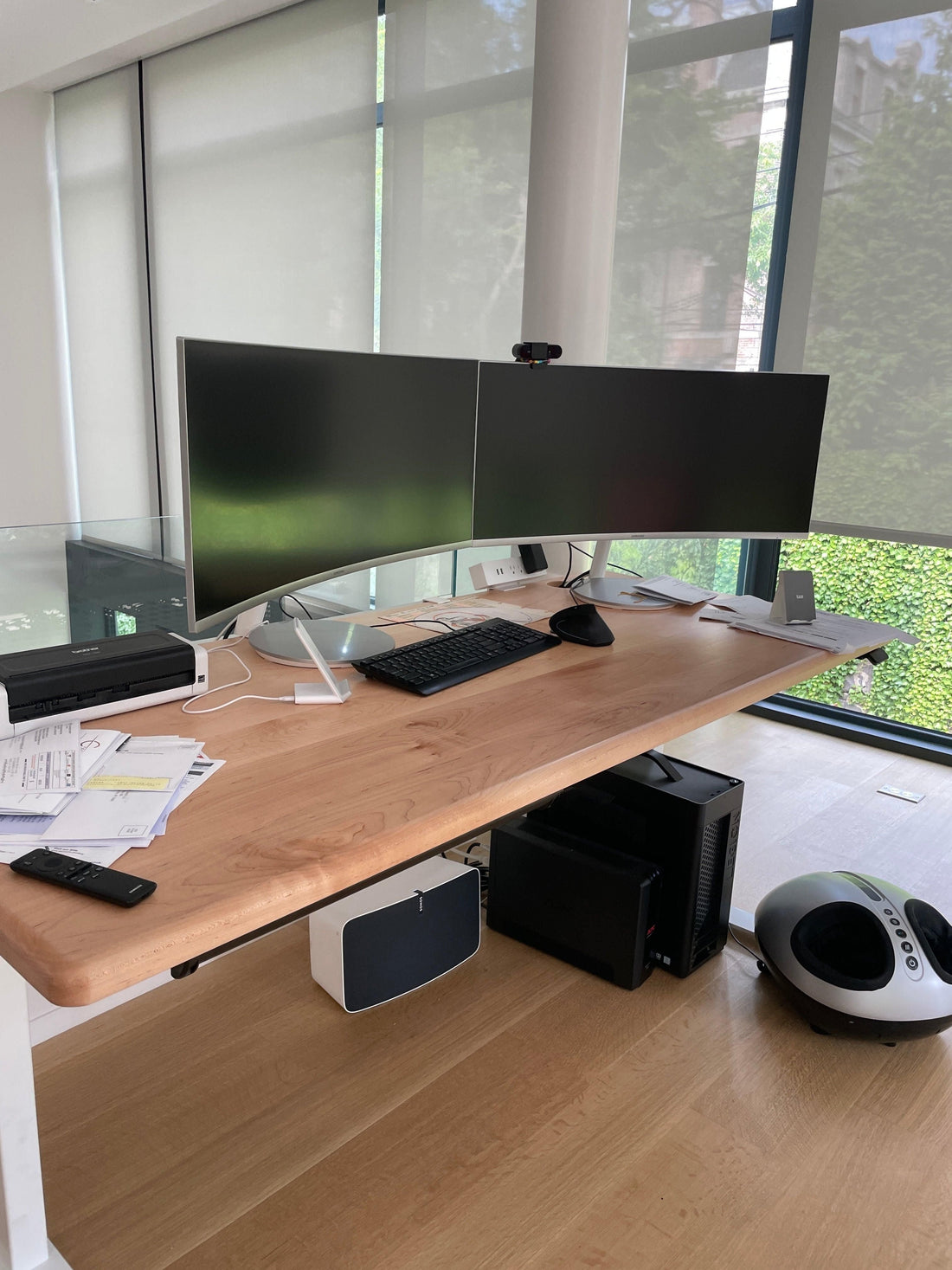 How to Set Up a Dual Monitor Workspace with iMovR