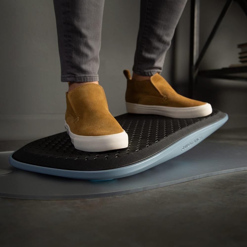 Using the Plane Cloud Balance Board by FluidStance