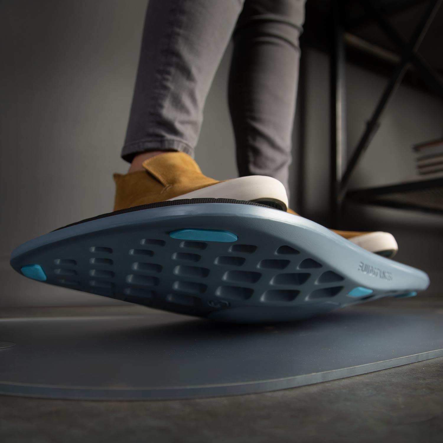 Using the Plane Cloud Balance Board by FluidStance